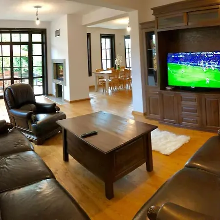 Large Cosy House By A Forest - Treehouse, Bbq, Fireplace & Mountain