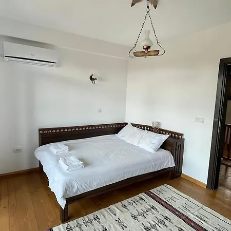 Large Cosy House By A Forest - Treehouse, Bbq, Fireplace & Mountain *