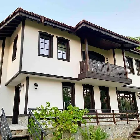 Large Cosy House By A Forest - Treehouse, Bbq, Fireplace & Mountain *