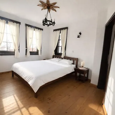 Large Cosy House By A Forest - Treehouse, Bbq, Fireplace & Mountain *