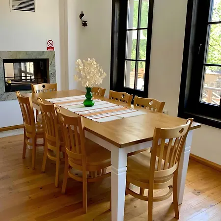 Large Cosy House By A Forest - Treehouse, Bbq, Fireplace & Mountain