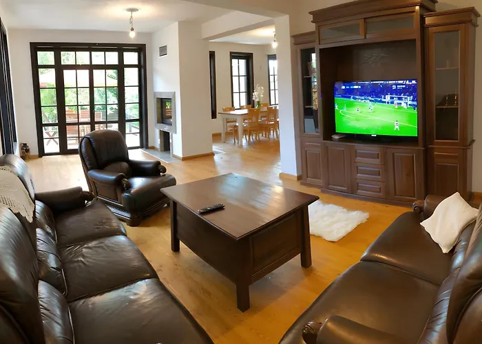 Large Cosy House By A Forest - Treehouse, Bbq, Fireplace & Mountain