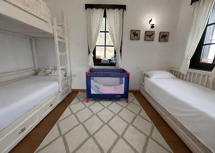 Large Cosy House By A Forest - Treehouse, Bbq, Fireplace & Mountain